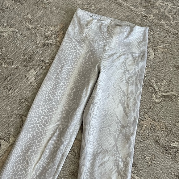 wear talia snake leggings - Picture 2 of 3